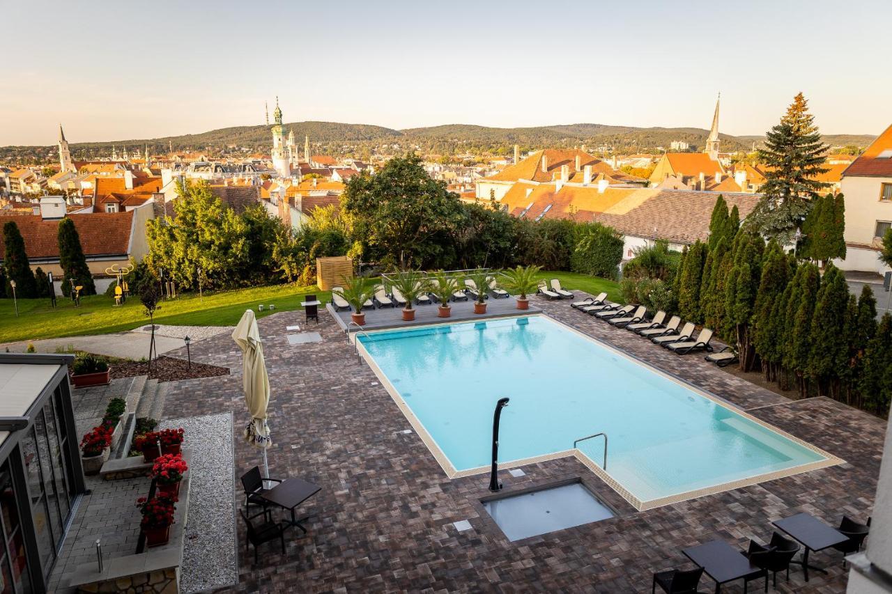 Vinosseum Bor- Es Apartmanhaz *